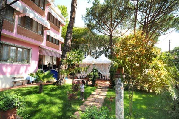 Hotel Manuela Cinquale Luaran gambar